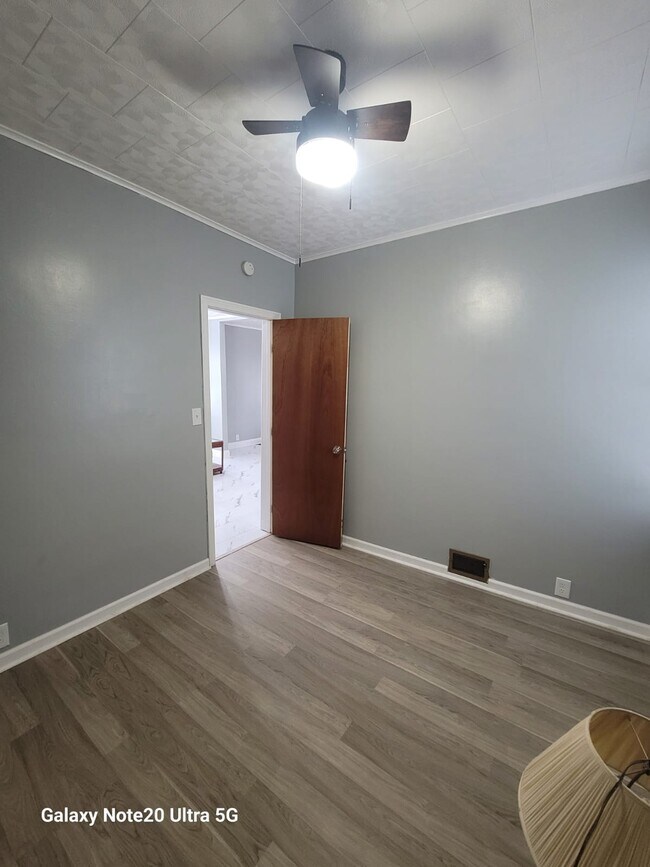 bedroom - 375 Military Rd