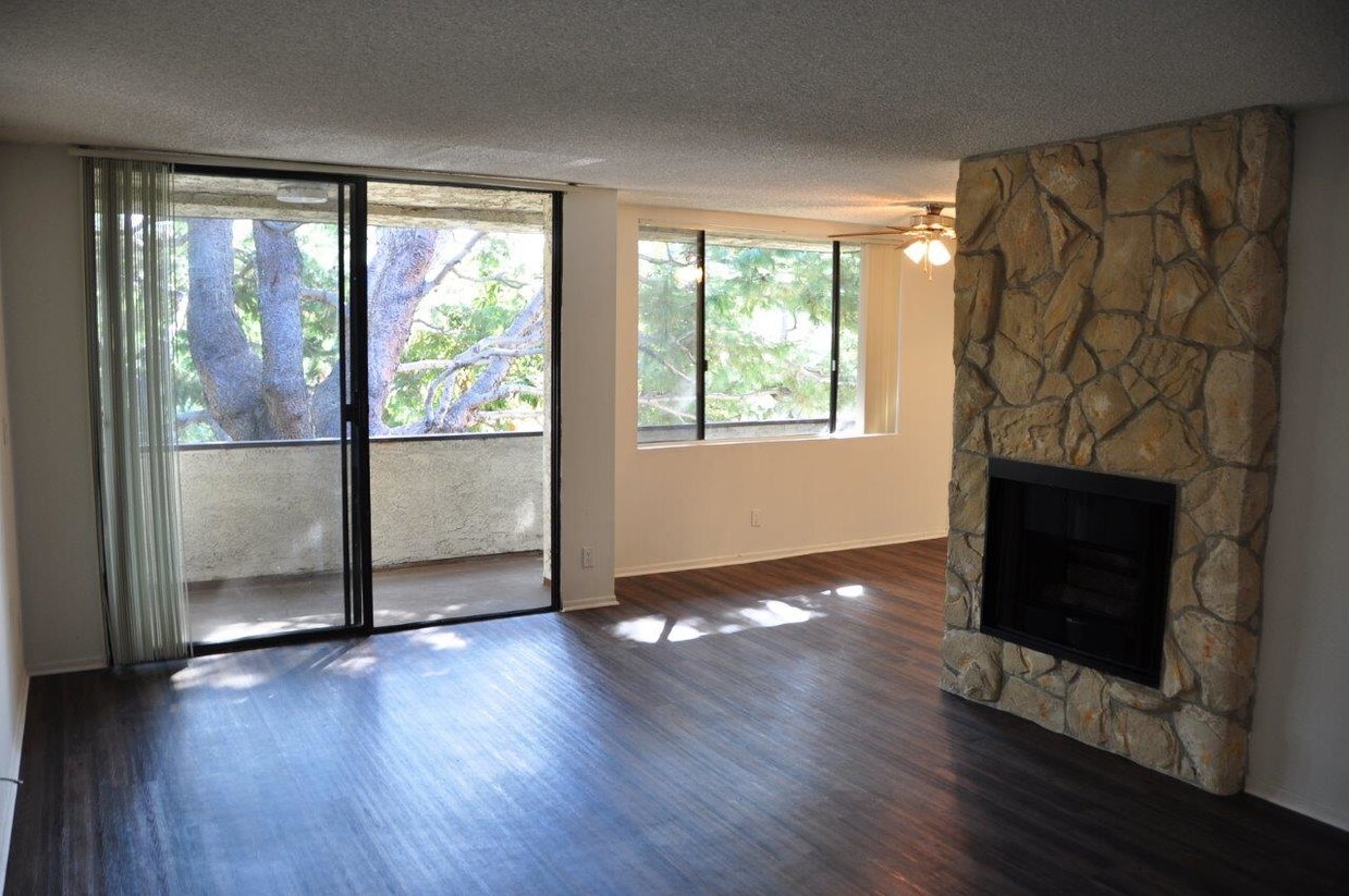 Primary Photo - 11825 W Magnolia Blvd