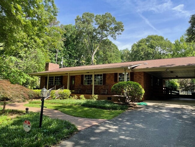 Building Photo - Beautiful 2 Bed, 2 Bath home located in Seagrove. (Handicap accessible)