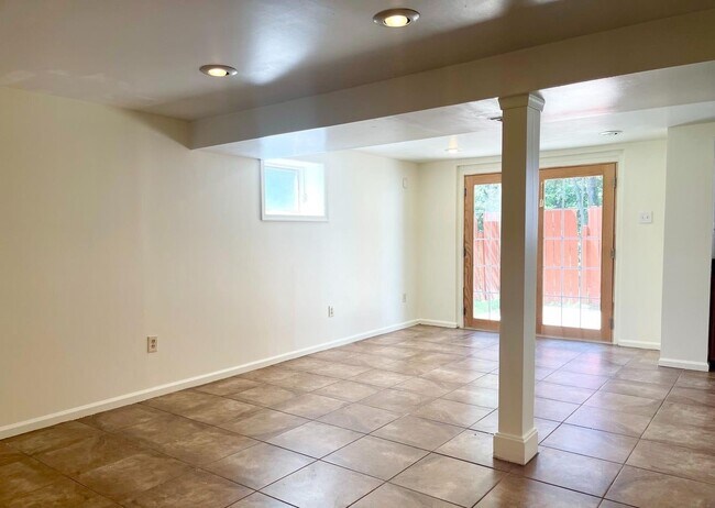 Building Photo - 6910 Rolling Road