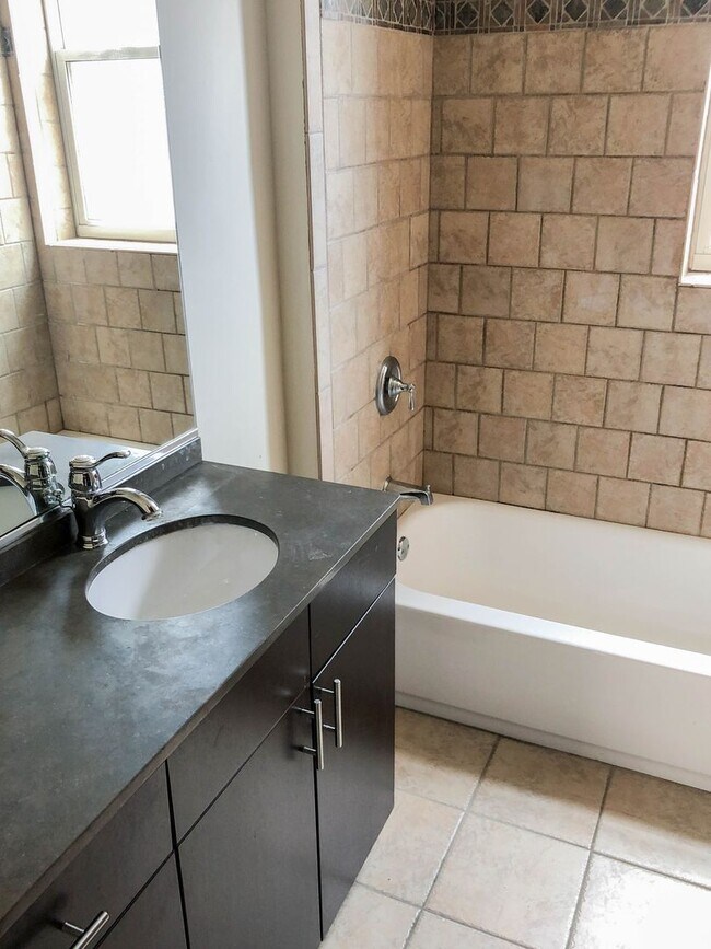 Foto del edificio - 1440 W Addison St