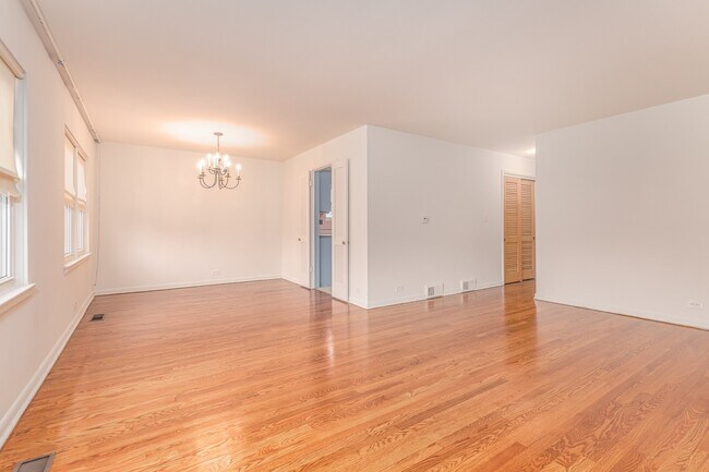 Foto del edificio - 4218 Oakton St