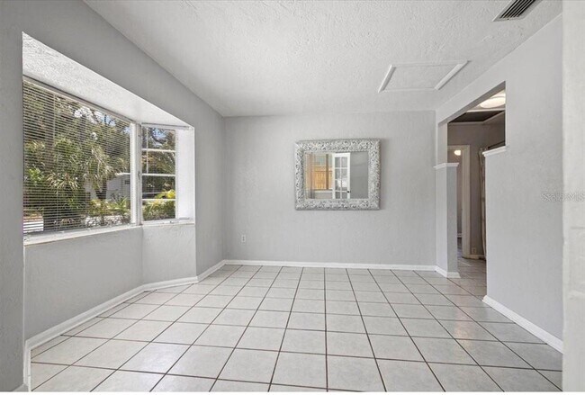 Foto del edificio - 3915 Iroquois Ave