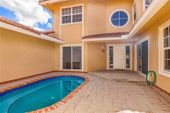 Foto del edificio - 4106 Carriage Dr