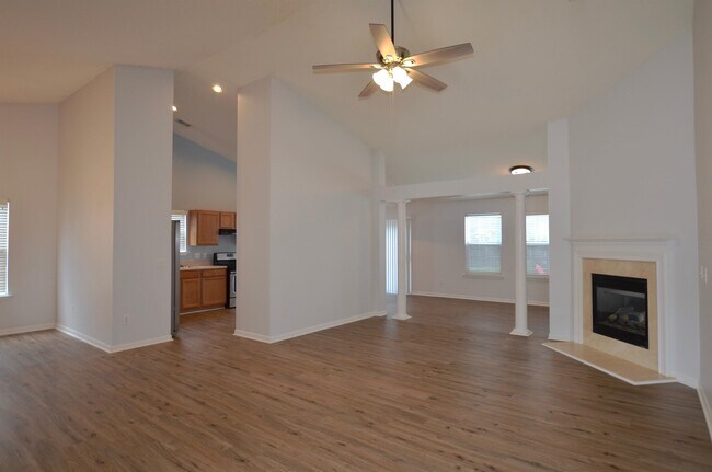 Foto del edificio - 2011 Oakbriar Cir