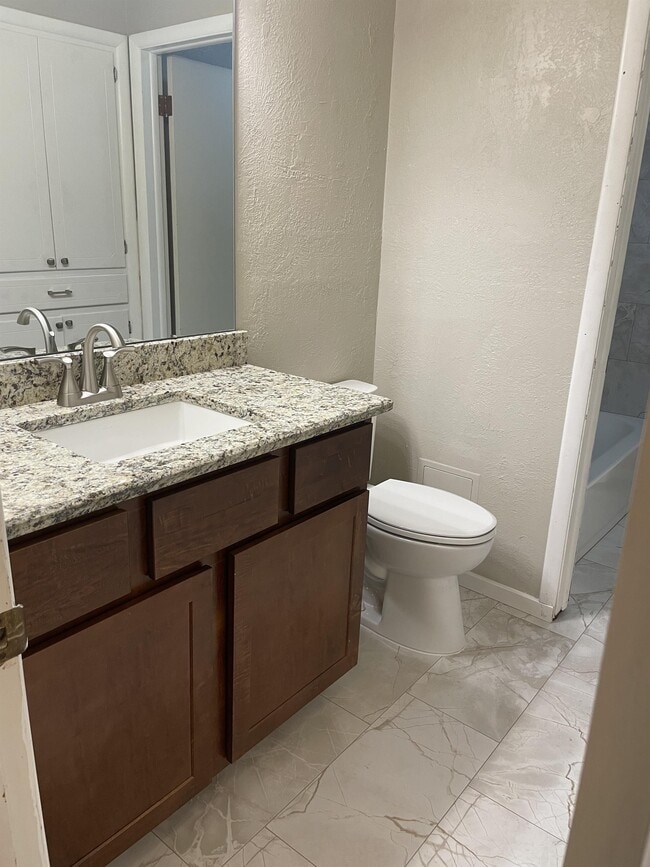 Foto del edificio - 1503 Oakwood Dr