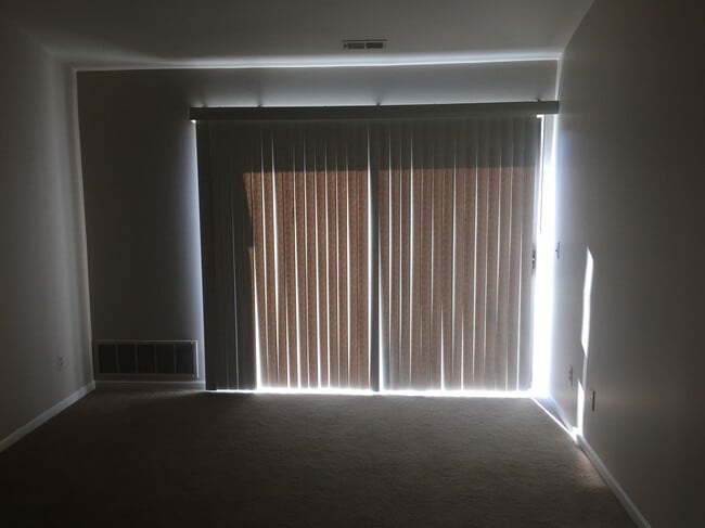 Building Photo - 42766 Lilley Pointe Dr