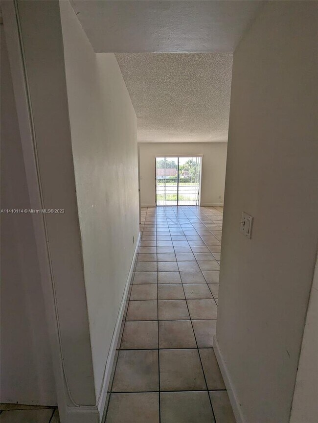 860 NE 207th Terrace Unit 8205, Miami, FL 33179 Condo for Rent in