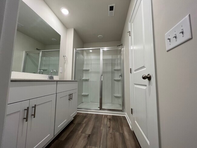 Foto del edificio - 3860 County Down Ave