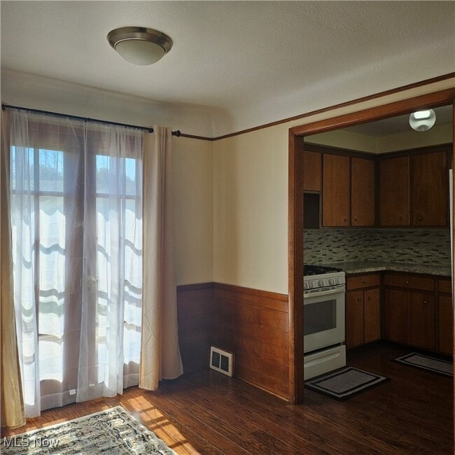 Building Photo - 13710 Rybak Ave