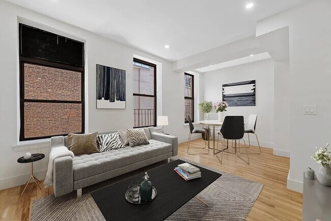 Building Photo - 570 Ninth Avenue