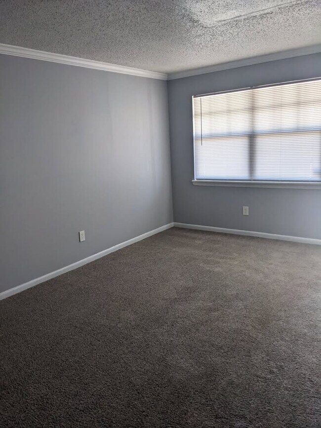 Foto del edificio - 3215 Baird Ave