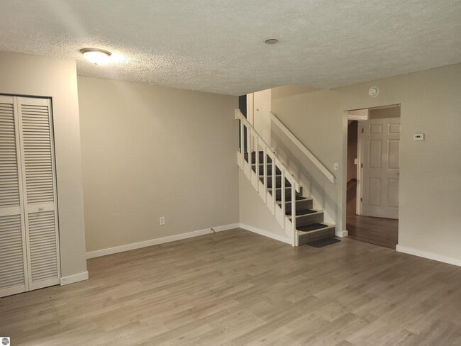 Building Photo - 4416 Eagle Crest Dr