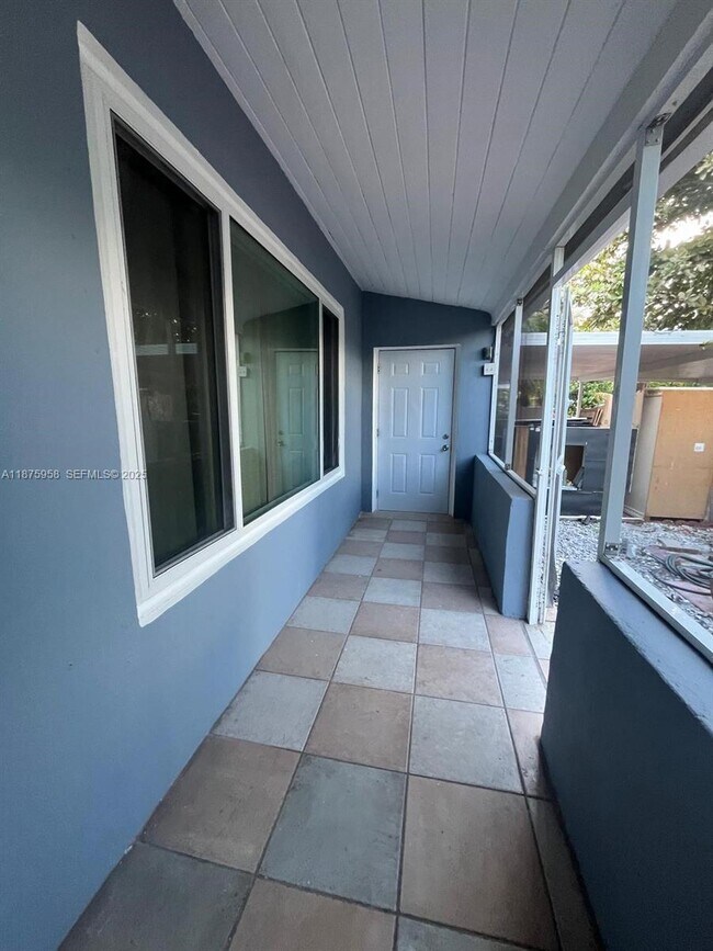 Foto del edificio - 1330 NE 203rd St