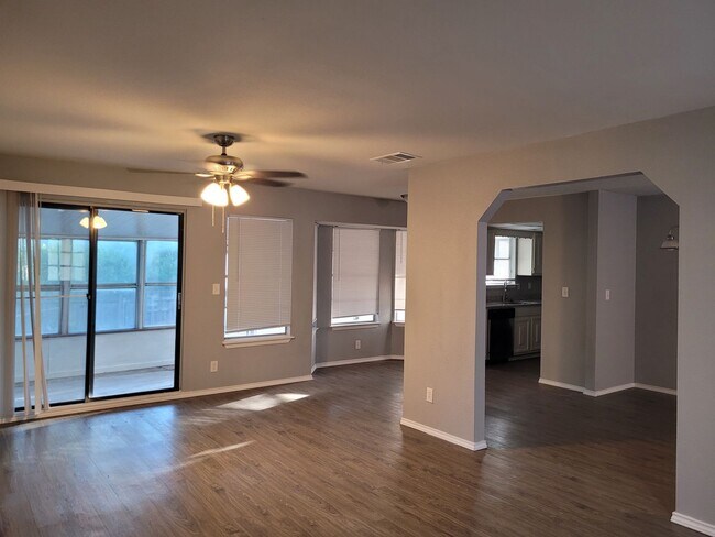 Foto del edificio - Lovely 3BD Home with Incredible Yard