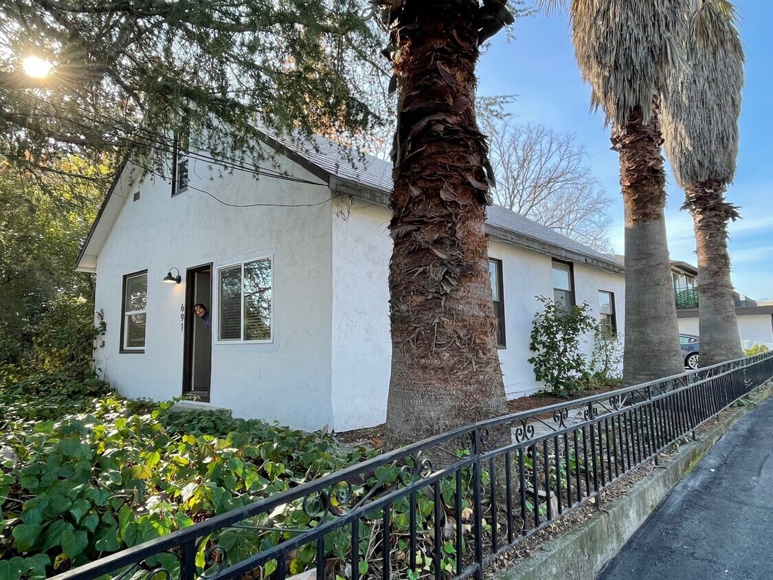 Foto principal - 691 5th St W