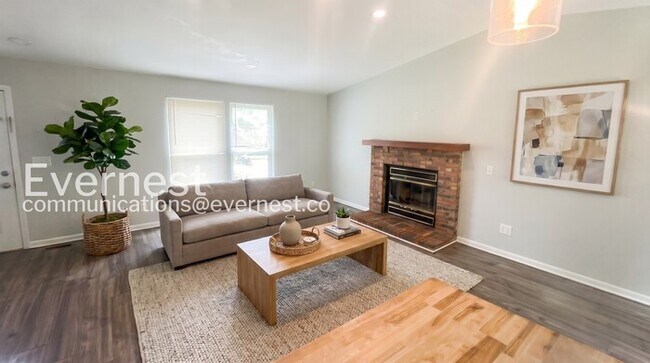 Building Photo - 2913 Chatsworth Way