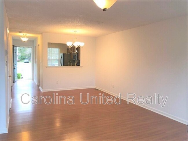 Foto del edificio - 8235 Circle Tree Ln