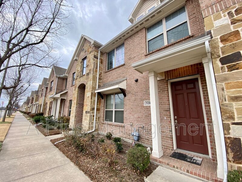 528 S Greenville Ave, Richardson, TX 75081 House Rental in Richardson