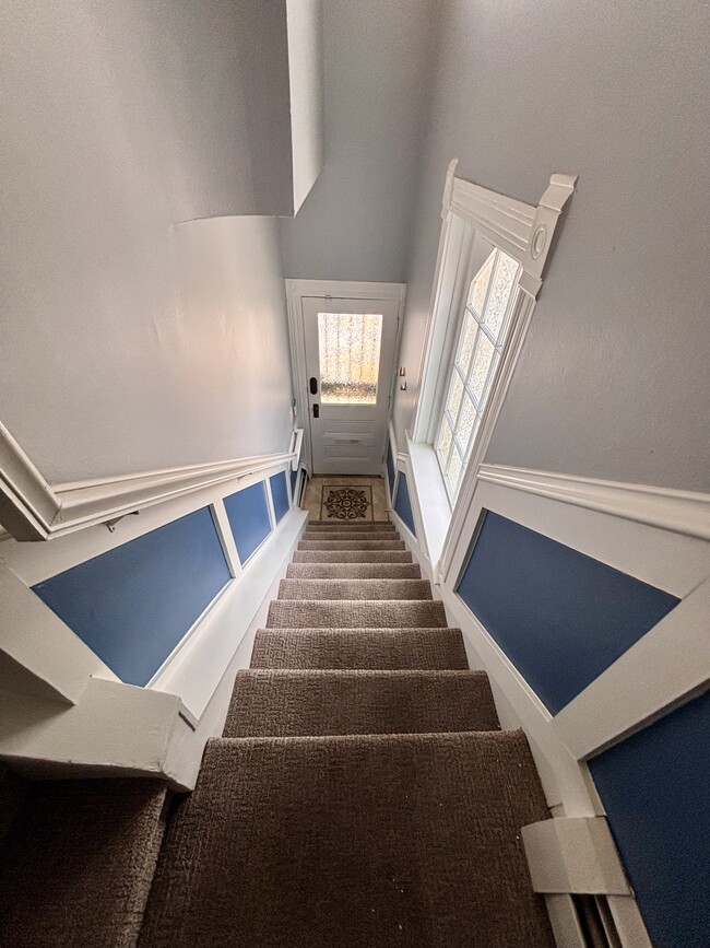 Entry stairwell - 1400 N Humboldt St