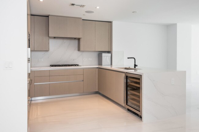 Foto del edificio - 2200 N Ocean Boulevard N-201