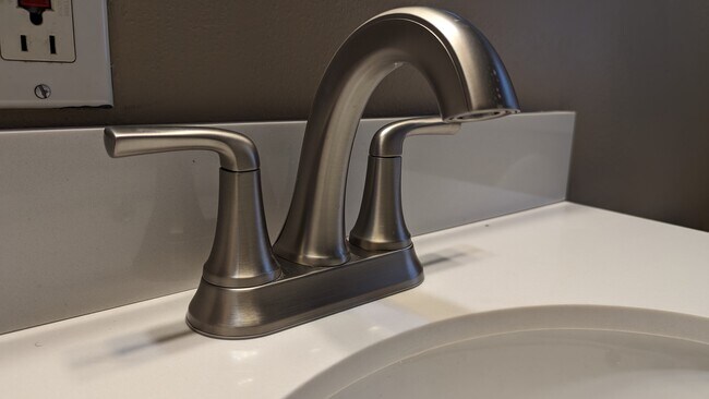 Foto del edificio - 5042 Mardel Ave