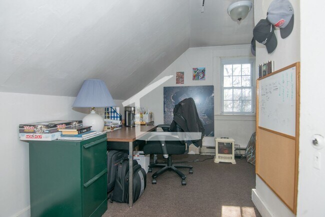 Foto del edificio - Beautiful 4 Bed available for 9/1