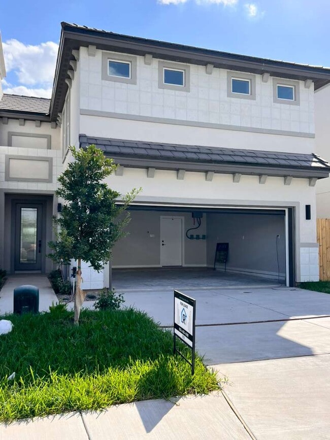 Building Photo - 2218 Corales St