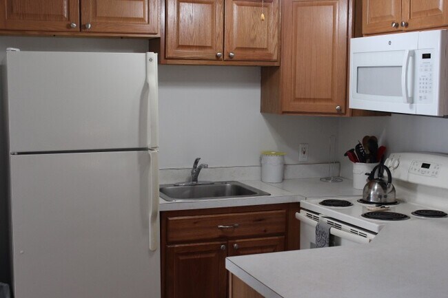 Building Photo - 107 Treetop Cir