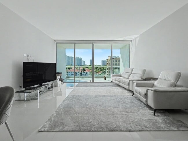 Foto del edificio - 2950 NE 188th St