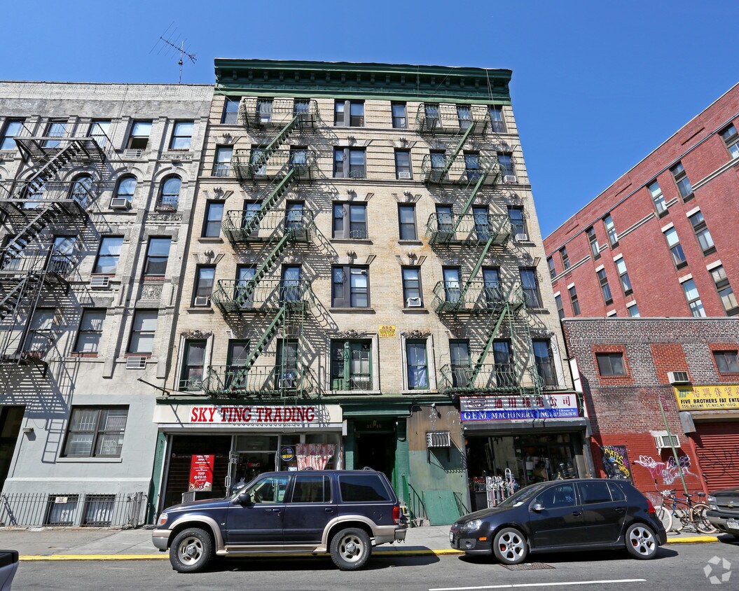 Building Photo - 358-360 Broome St