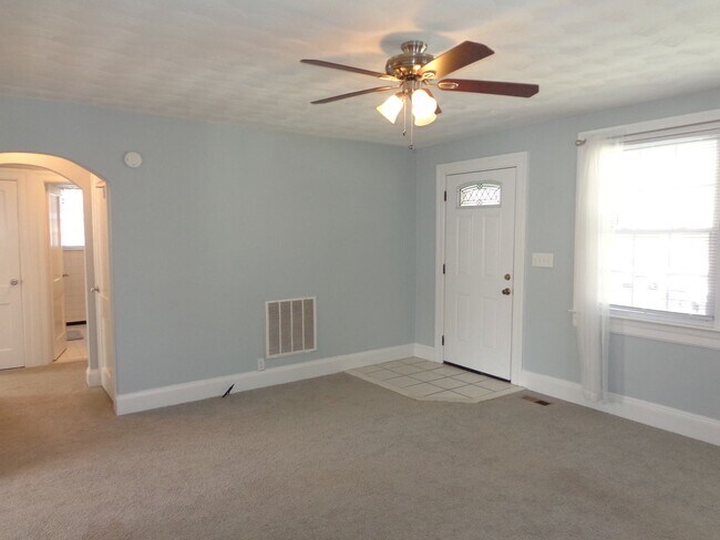 Foto del edificio - 121 W Government Ave