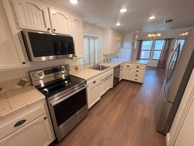 Foto del edificio - Beautiful 3 bedroom Home for rent in Visalia, Ca