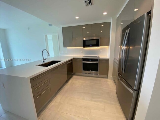 Photo - 2000 Metropica Wy Apartment