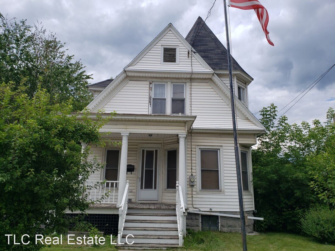 Primary Photo - 4 br, 1.5 bath House - 275 E Main Street