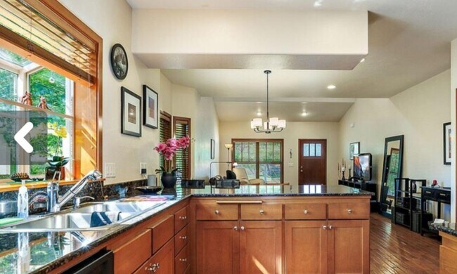 Building Photo - 3110 Alameda St