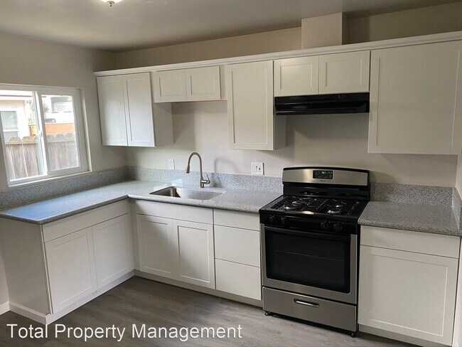 Building Photo - 565 Welch Dr