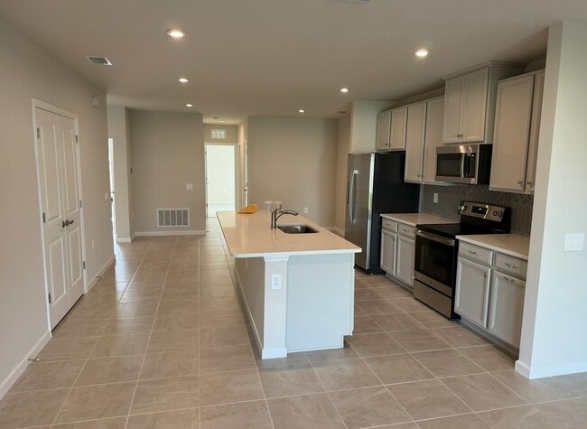 Building Photo - 16345 Lady Palm Dr