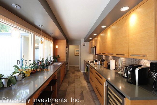 Foto del edificio - 4 br, 3 bath House - 1961 Drake Drive