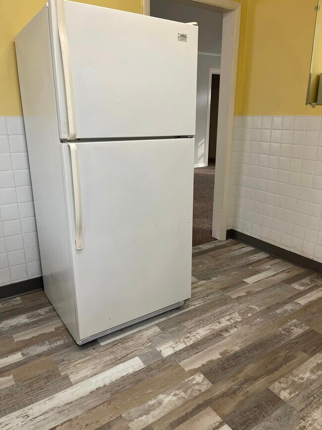 418 N JOHNSON ST., MACOMB IL 61455,KITCHEN - 418 N Johnson St
