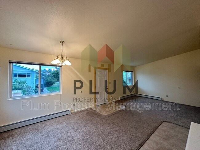 Building Photo - 1310 S 1st St W