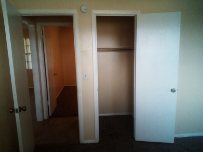 Building Photo - 202 La Paloma Place