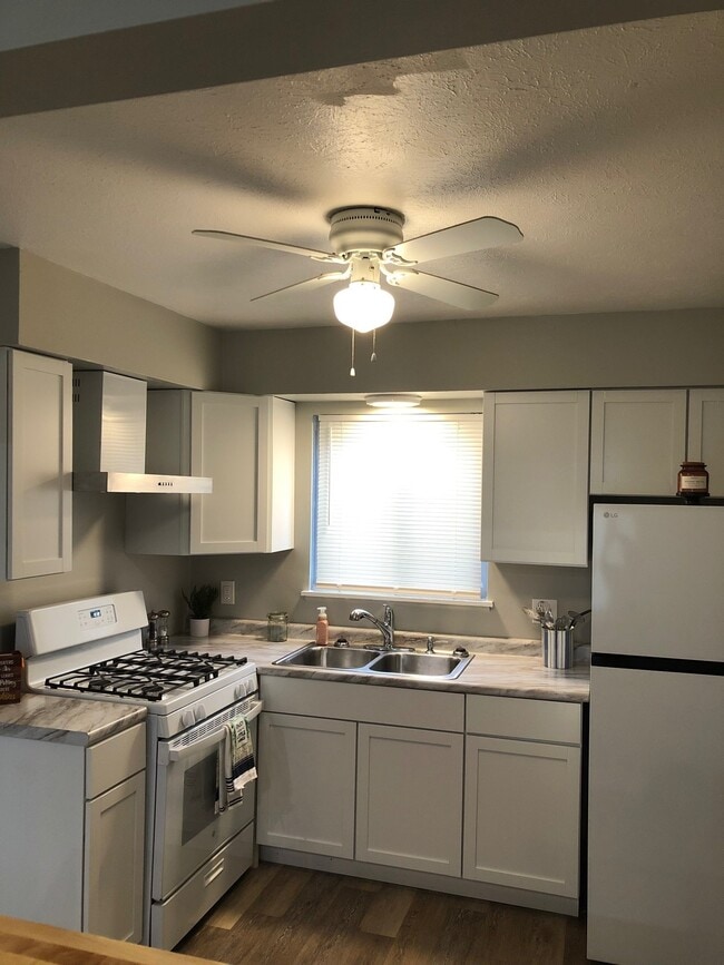 Building Photo - 601-605 Abbe Rd OPEN HOUSE 7/18 10-3PM