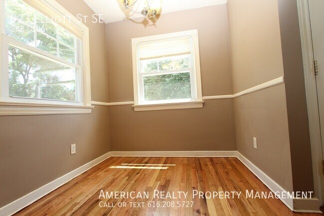 Foto del edificio - 923 Elliott St SE