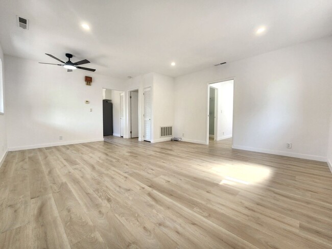 Foto del edificio - Newly Remodeled Duplex in Palo Alto Availa...