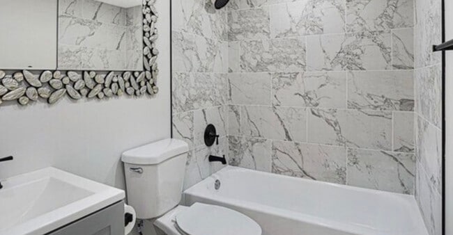 Foto del edificio - 8720 N Sherman Cir