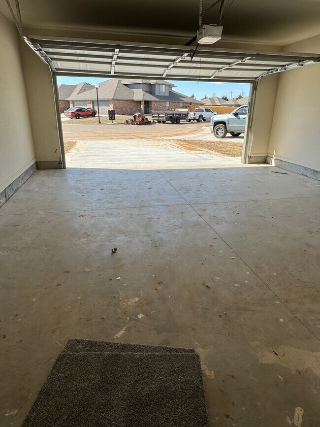 Building Photo - 3 bedroom 2.5 bath duplex in Newcastle