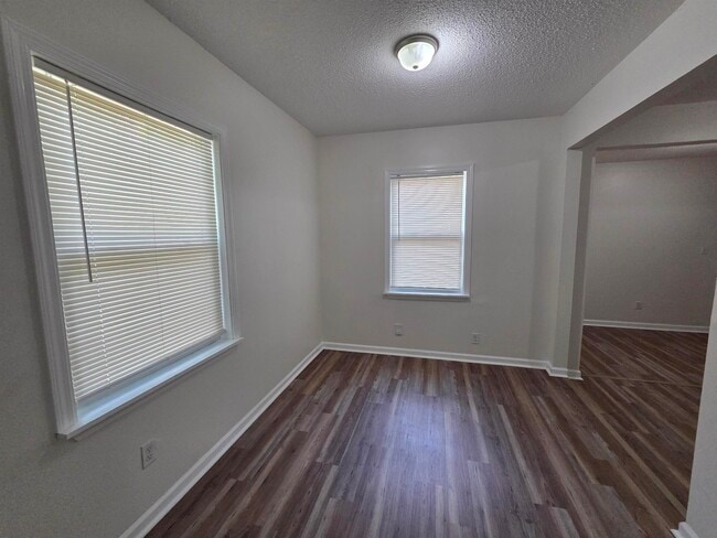 Building Photo - 1495 Alta Vista Ave