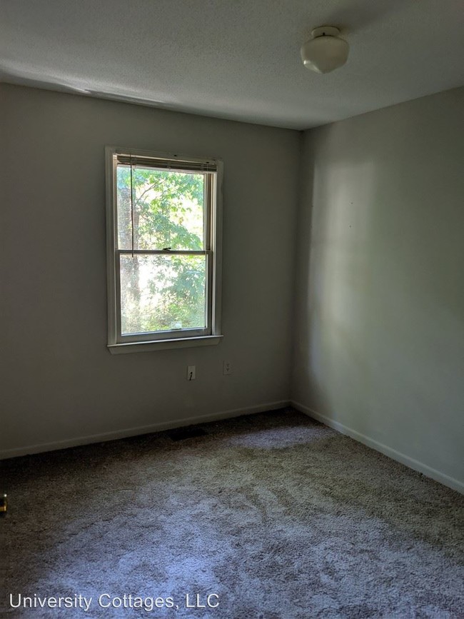 Building Photo - 809 Creekside Dr