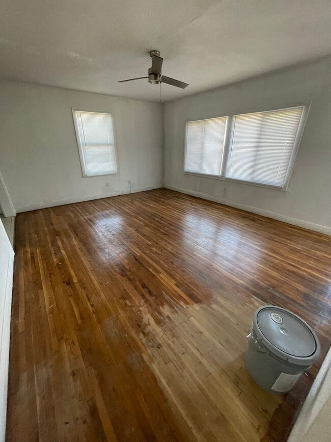 Foto del edificio - Spacious 2 Bed Home with a Basement! HUD OK!